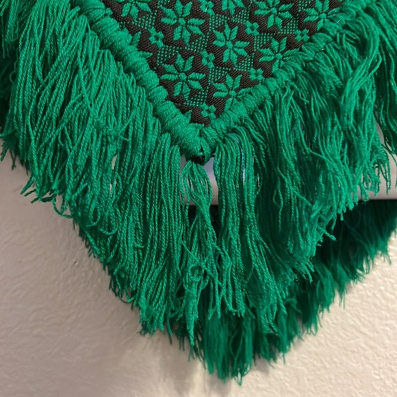 Hand made poncho - Picture 10 of 11